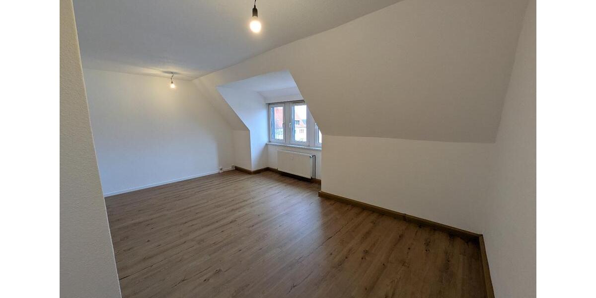 Dachgeschoßwohnung Groitzsch - 3 Zimmer, 60 m&sup2;, 390&euro; | Angebot:25935597