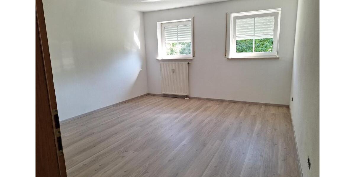 Etagenwohnung Schierling - 3 Zimmer, 90 m&sup2;, 600&euro; | Angebot:25655385