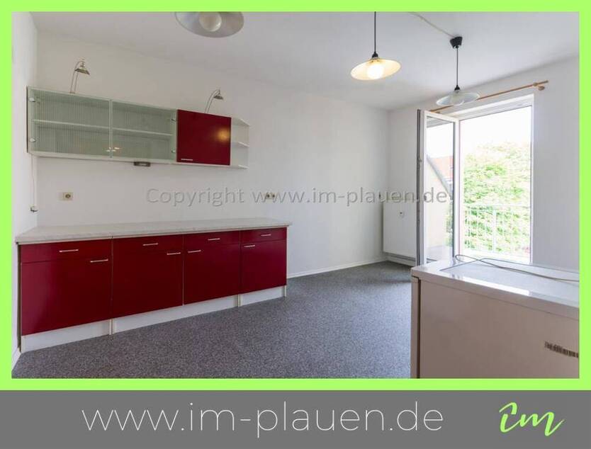 Plauen-Haselbrunn: 2-Zimmer-DG-Wohnung mit Balkon & EBK - ab sofort