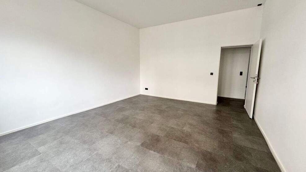 Loftstyle ! Nähe Plärrer, WG-taugliche 4-Zi-Whg., 117m², moderne Einbauküche, im Erdgeschoß