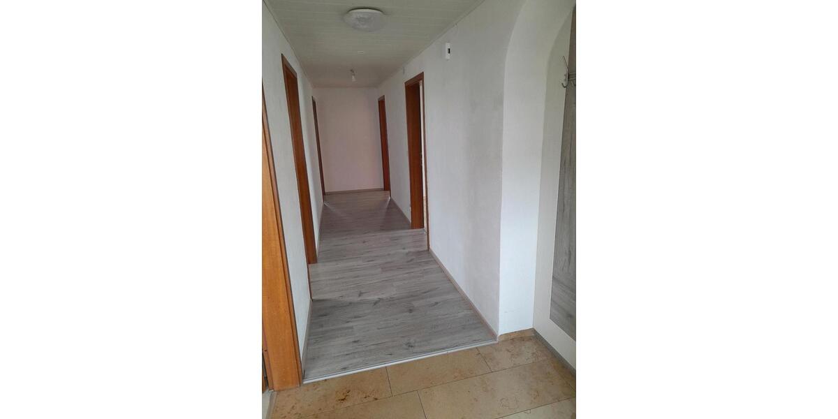 Dachgeschoßwohnung Unterschneidheim - 3 Zimmer, 90 m&sup2;, 890&euro; | Angebot:26415207