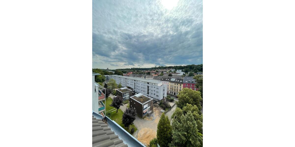 4-Zimmer DG-Wohnung mit Spitzboden Zentral gelegen ab sofort 73qm 4 zimmer