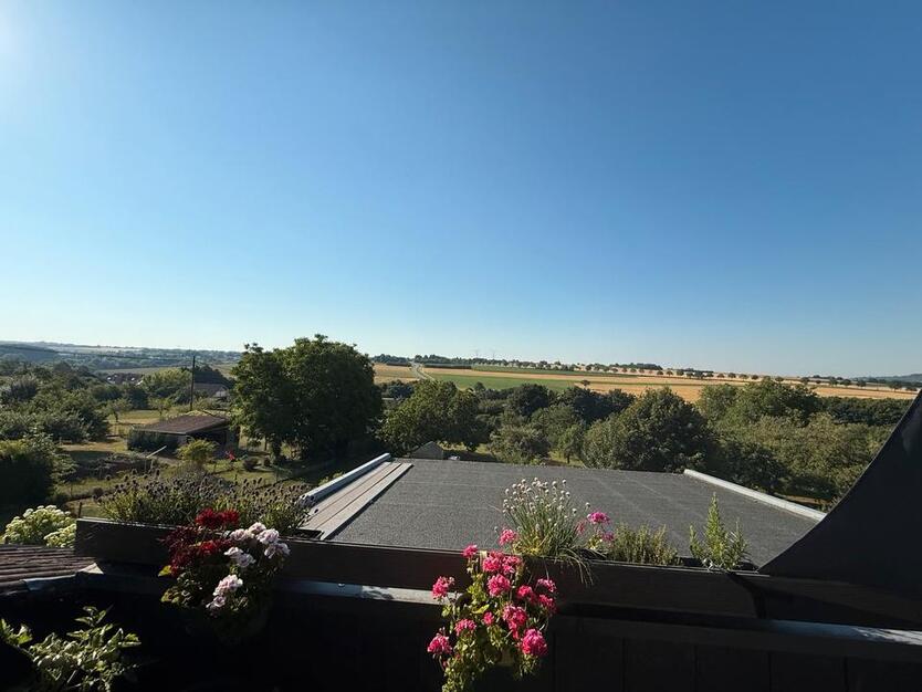 Helle 2ZKB-Dachgeschoßwohnung mit Balkon in Bedersdorf