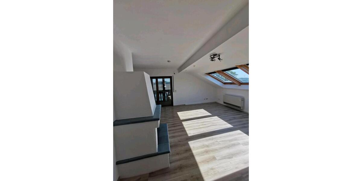 Dachgeschoßwohnung Knittlingen - 3 Zimmer, 75 m&sup2;, 750&euro; | Angebot:25022210