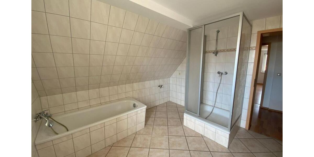 Dachgeschoßwohnung Bitterfeld-Wolfen Bitterfeld - 3 Zimmer, 85 m&sup2;, 645&euro; | Angebot:23744522