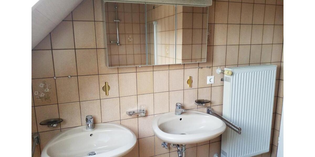 Dachgeschoßwohnung Bächingen an der Brenz - 4 Zimmer, 85 m&sup2;, 670&euro; | Angebot:24829058