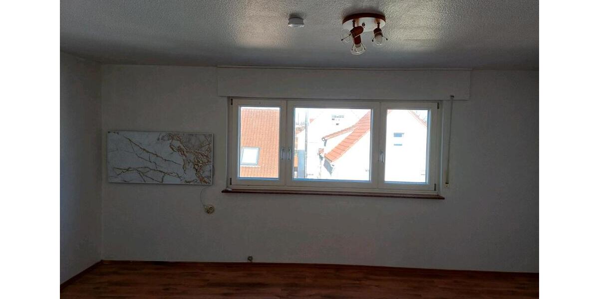 Dachgeschoßwohnung Gschwend - 3 Zimmer, 90 m&sup2;, 650&euro; | Angebot:24772617