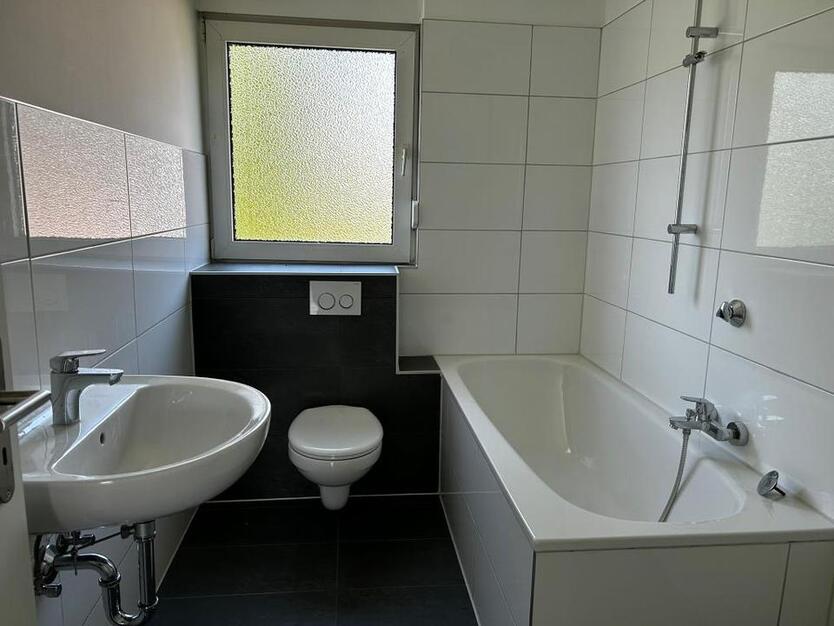 Renovierte 4-Zimmer Wohnung ab sofort verfügbar zimmer