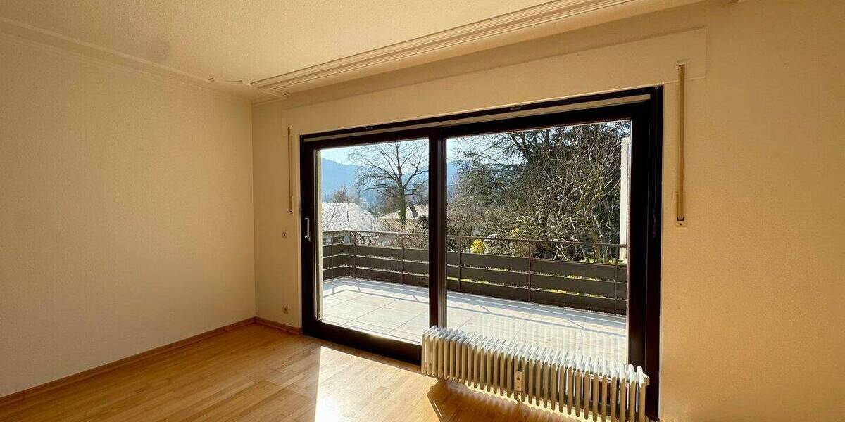 Etagenwohnung Baden-Baden Innenstadt - 3 Zimmer, 105 m&sup2;, 1.250&euro; | Angebot:26730777