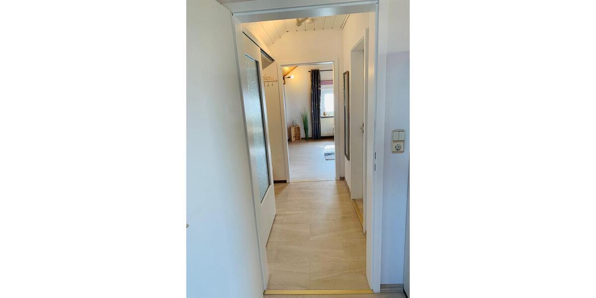 Renovierte und voll möblierte DG-Wohnung für Single-Person zimmer