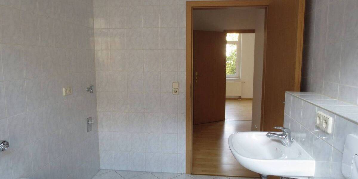 Etagenwohnung Plauen Haselbrunn - 3 Zimmer, 70 m&sup2;, 300&euro; | Angebot:26723034