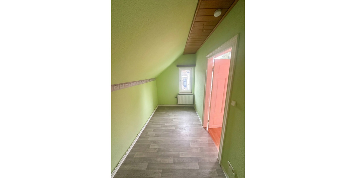 Dachgeschoßwohnung Brake (Unterweser) - 5 Zimmer, 77 m&sup2;, 600&euro; | Angebot:25654535