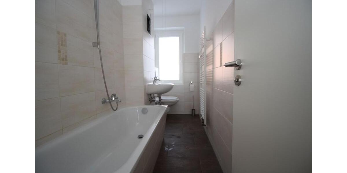 NEU RENOVIERT! **3-Zimmer-Wohnung mit neu saniertem Badezimmer im 1. OG zu vermieten** 3 zimmer