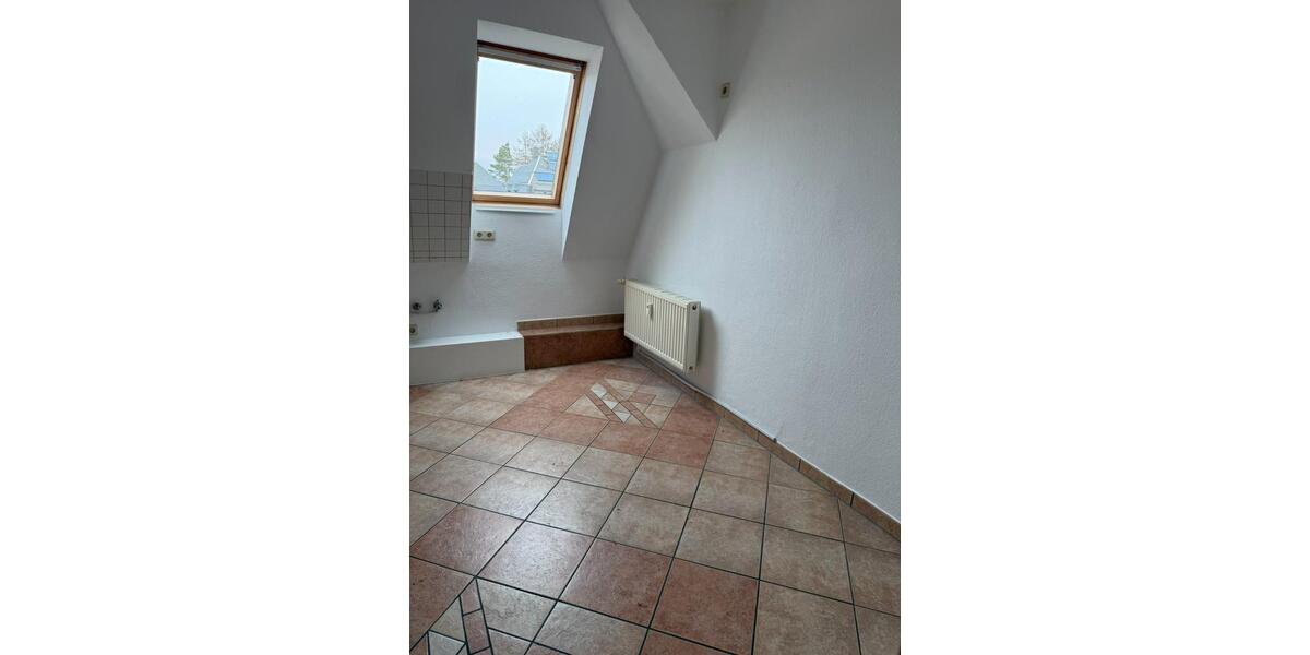 Dachgeschoßwohnung Limbach-Oberfrohna Oberfrohna - 4 Zimmer, 80 m&sup2;, 400&euro; | Angebot:26181505