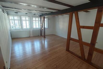 Schöne neu renovierte 2- Zimmer AltbauWohnung zu vermieten