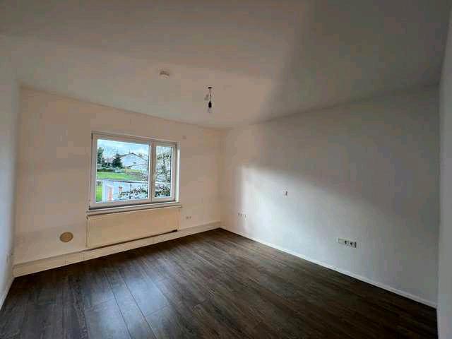 Helle Wohnung mit Balkon und Garage in Neumarkt-Sankt Veit 3 zimmer