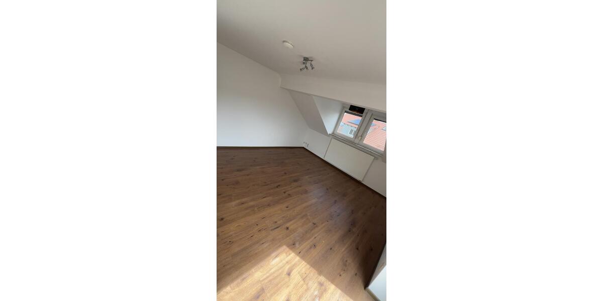 Dachgeschoßwohnung Poppenricht - 2 Zimmer, 69 m&sup2;, 890&euro; | Angebot:26478230