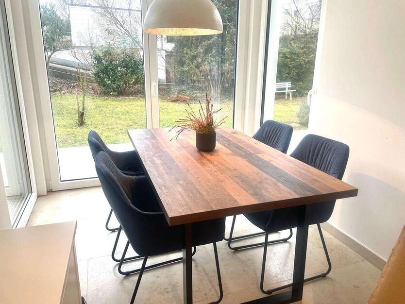 Kernsanierte 2-Zimmer-Parterrewohnung mit moderner Einbauküche und großer Terrasse zimmer
