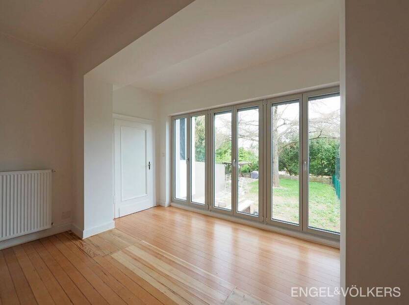 Altbau trifft modernen Stil: Kernsanierte Erdgeschoßwohnung auf dem Rotenbühl!