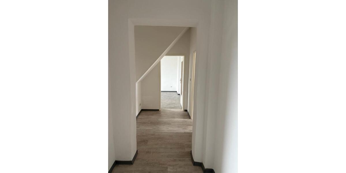 Dachgeschoßwohnung Duisburg Duisburg-Mitte - 3 Zimmer, 90 m&sup2;, 1.100&euro; | Angebot:24963310