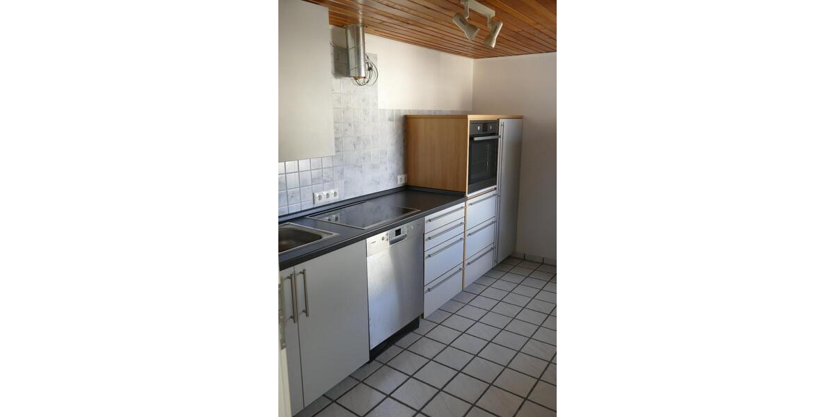 Dachgeschoßwohnung Gückingen - 3.5 Zimmer, 85 m&sup2;, 600&euro; | Angebot:25883292