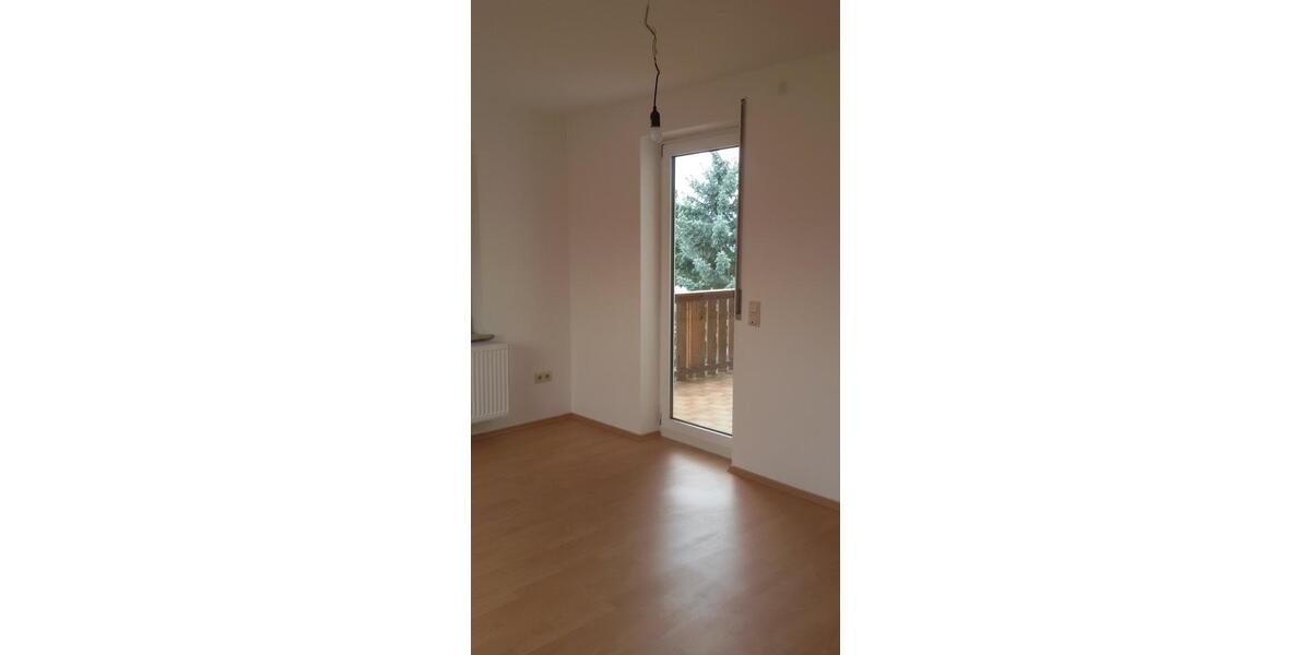 Dachgeschoßwohnung Dickenschied - 4 Zimmer, 100 m&sup2;, 600&euro; | Angebot:23612470