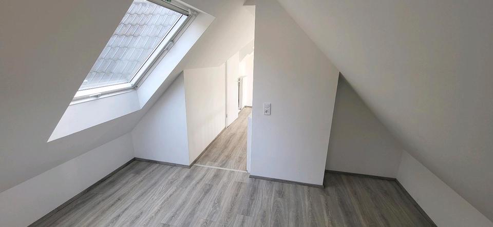 Etagenwohnung Engelskirchen - 4.5 Zimmer, 100 m&sup2;, 1.000&euro; | Angebot:26611643