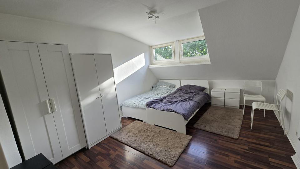 Wohnen auf Zeit Krefeld - 6 Zimmer, 150 m&sup2;, 600&euro; | Angebot:25550414