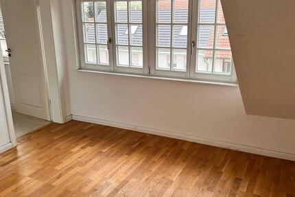 WG-Zimmer mit eigenem Bad in großzügigem Wohnhaus mit Garten 1 zimmer