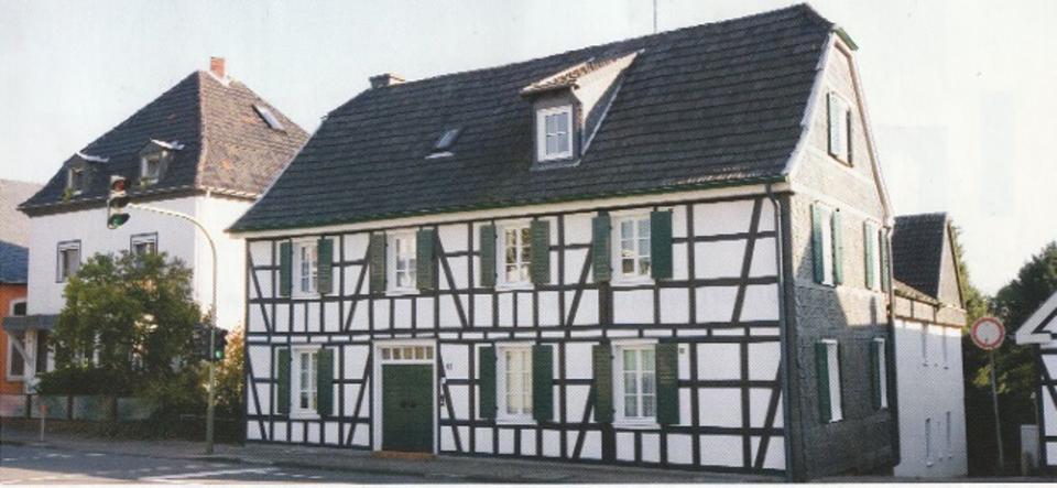 Charmante Dachgeschosswohnung mit Holzdecke im Altbau 2 zimmer
