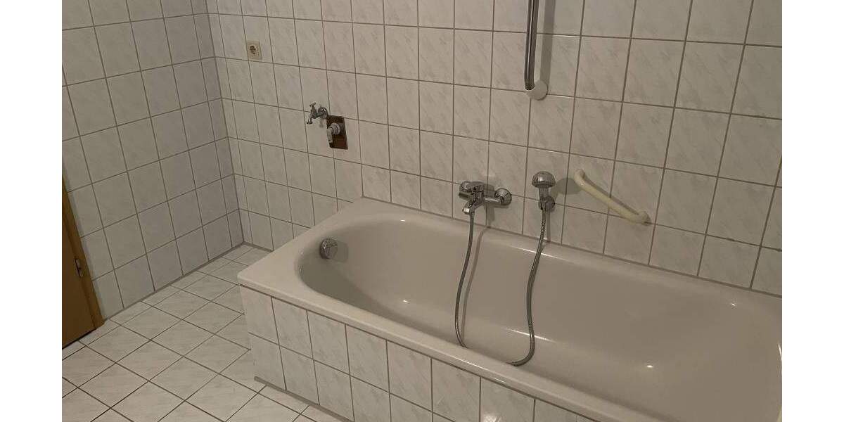 Gemütliche Wohnung ... Bad mit Wanne ... separate Küche! 2 zimmer