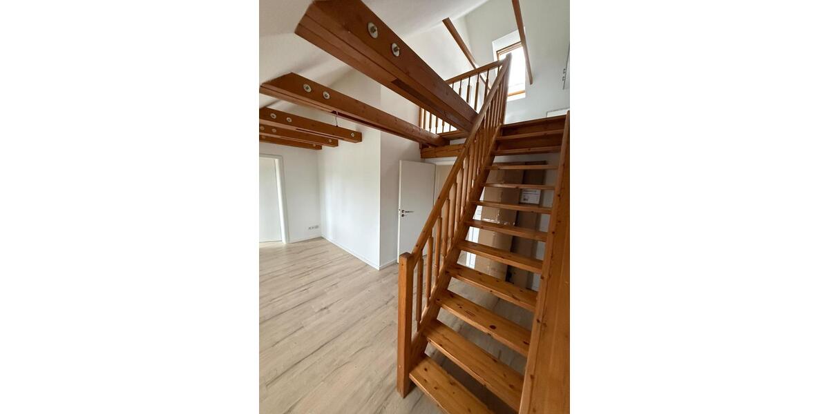 Dachgeschoßwohnung Lichtenstein (Sachsen) - 3.5 Zimmer, 76 m&sup2;, 450&euro; | Angebot:25902789