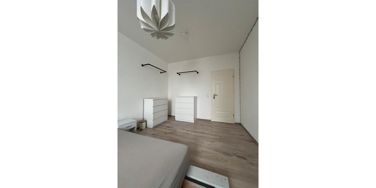 Etagenwohnung Neuhaus am Rennweg - 3 Zimmer, 78 m&sup2;, 890&euro; | Angebot:24727404