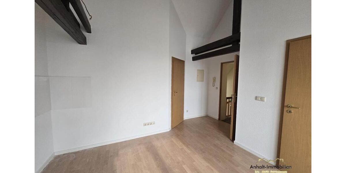 Dachgeschoßwohnung Bitterfeld-Wolfen Bitterfeld - 2 Zimmer, 37 m&sup2;, 296&euro; | Angebot:25851987