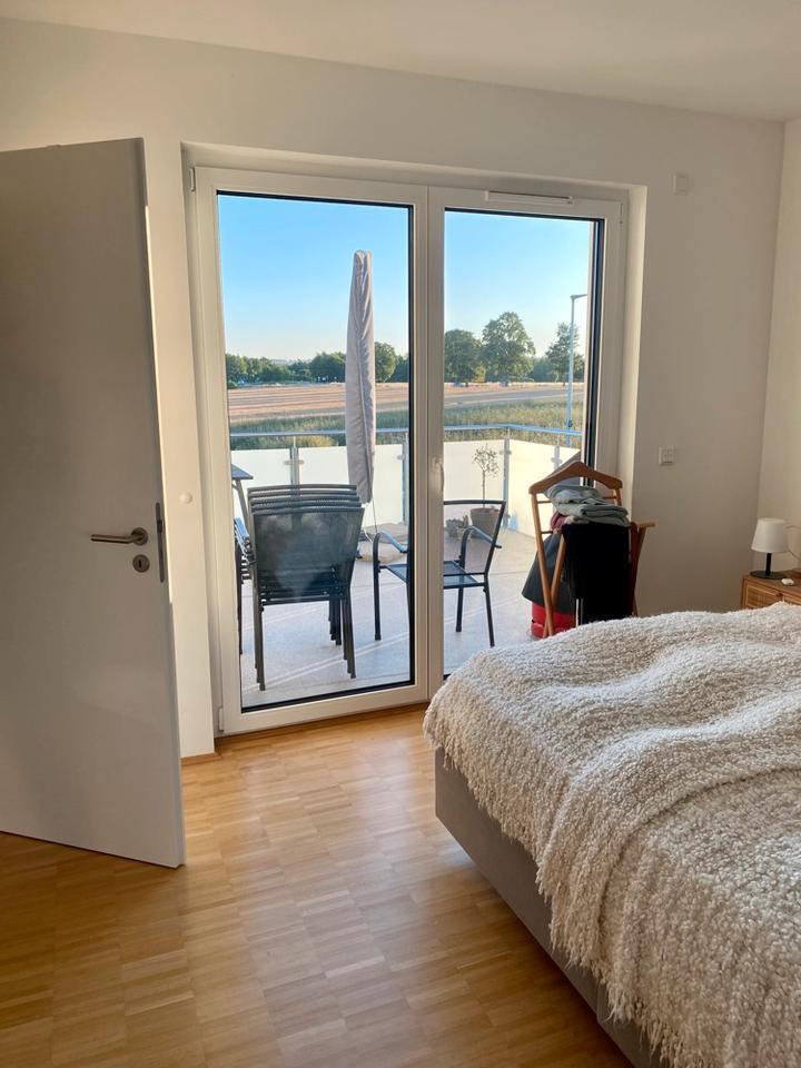 Helle Wohnung BJ 202223 mit Westbalkon, TG-Stellplatz und Stellplatz im Freien!