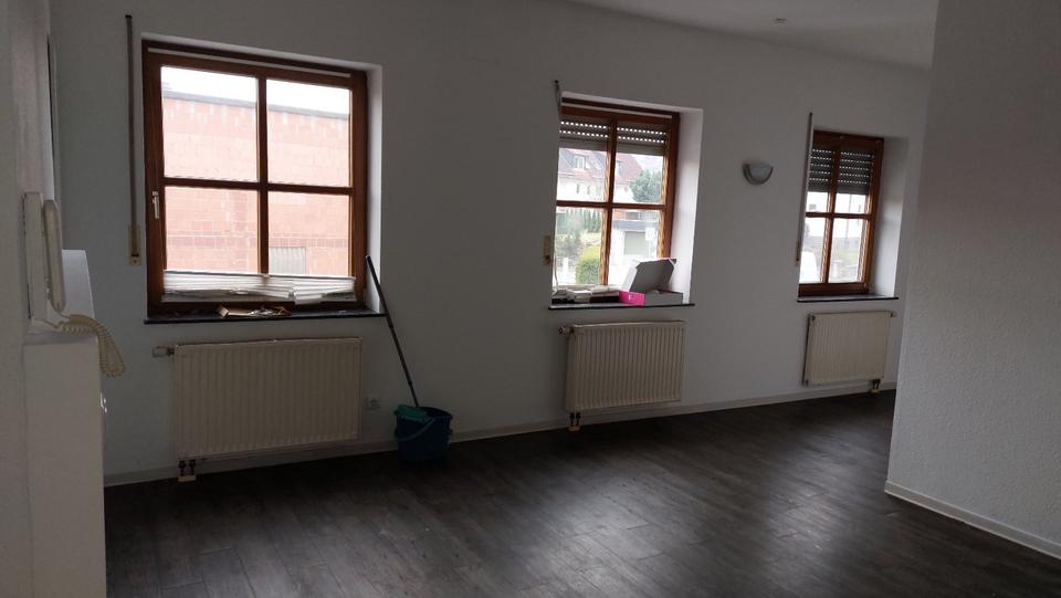 Großzügige 7-Zimmer Wohnung mit 2 Bädern & 3 PKW Stellplätzen 7 zimmer