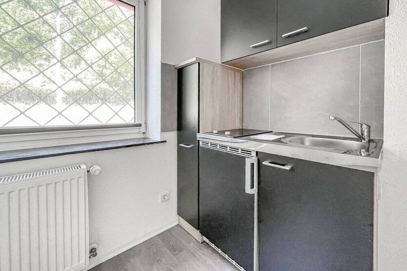 1 Zimmer - renoviert - zentrale Lage - Einbauküche