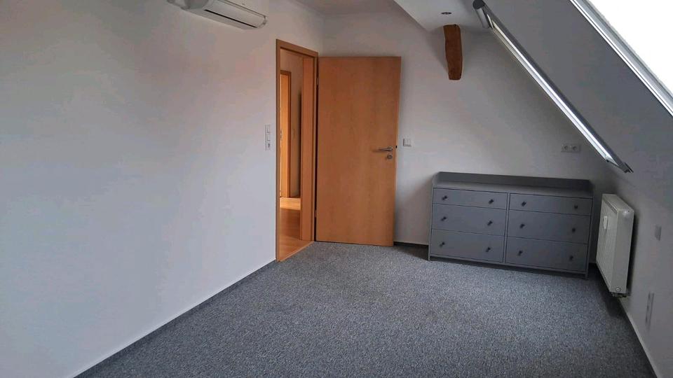 Schöne 2 Zimmer Dachgeschosswohnung ab sofort zu vermieten 2 zimmer
