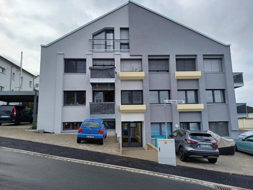 3-Zimmer Wohnung mit Balkon, Garten und Carport in Höchberg zimmer