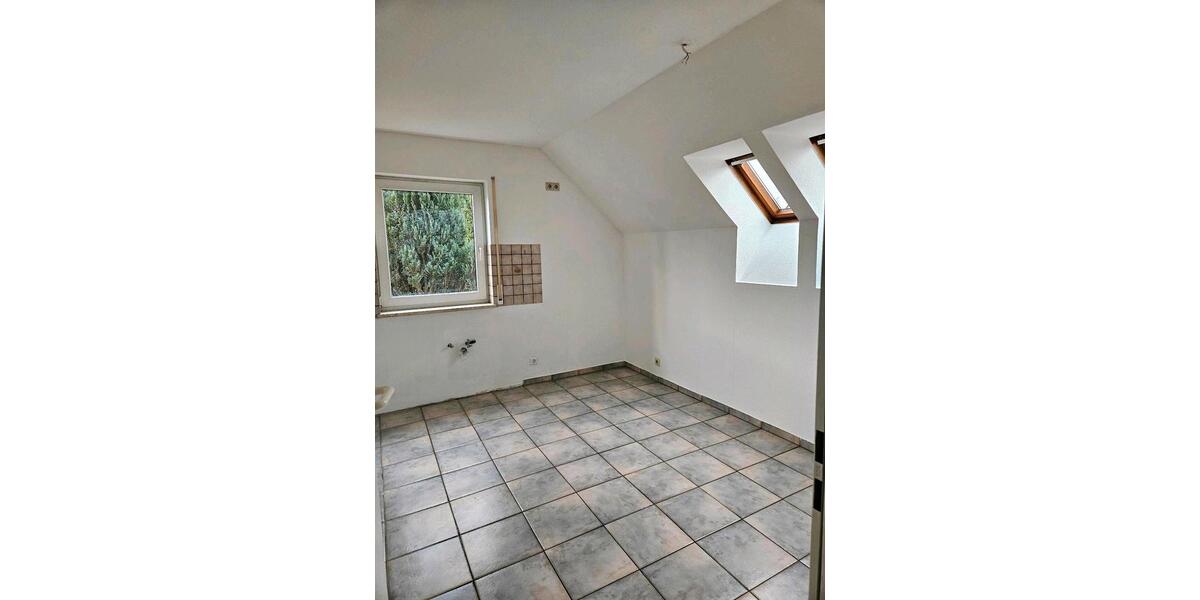 Dachgeschoßwohnung Erftstadt - 4 Zimmer, 83 m&sup2;, 800&euro; | Angebot:25959353
