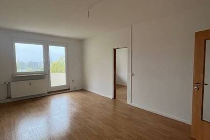 Wohnung Zwickau Pölbitz - 3 Zimmer, 70 m&sup2;, 325&euro; | Angebot:26189605