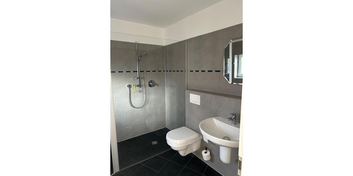 Etagenwohnung Wiesbaden Nordost - 2 Zimmer, 77 m&sup2;, 1.100&euro; | Angebot:24654727