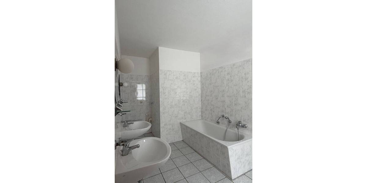 Etagenwohnung Eime - 3 Zimmer, 116 m&sup2;, 815&euro; | Angebot:26080257