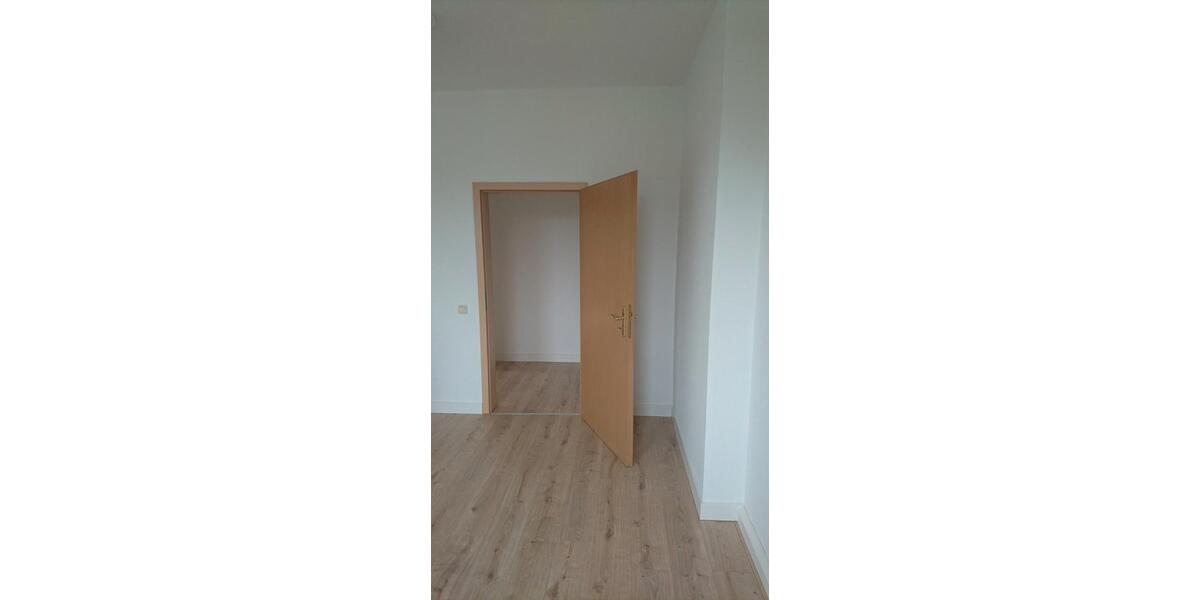 Etagenwohnung Pößneck - 4 Zimmer, 70 m&sup2;, 415&euro; | Angebot:26476635