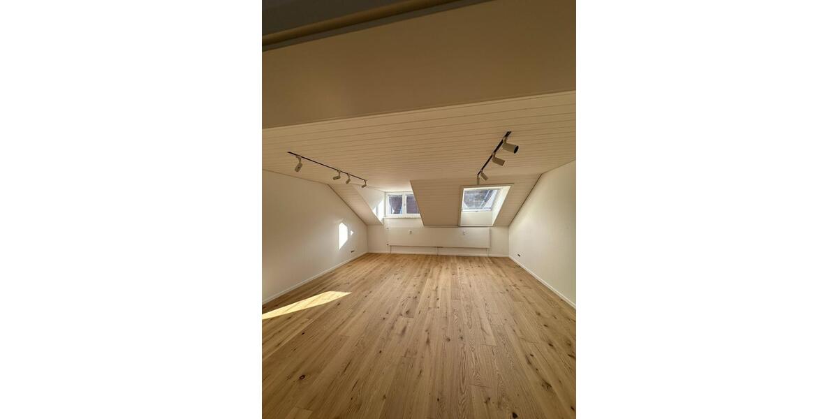 Helle, großzügige 4-Zimmer-Dachgeschosswohnung - Sendling-München 4 zimmer