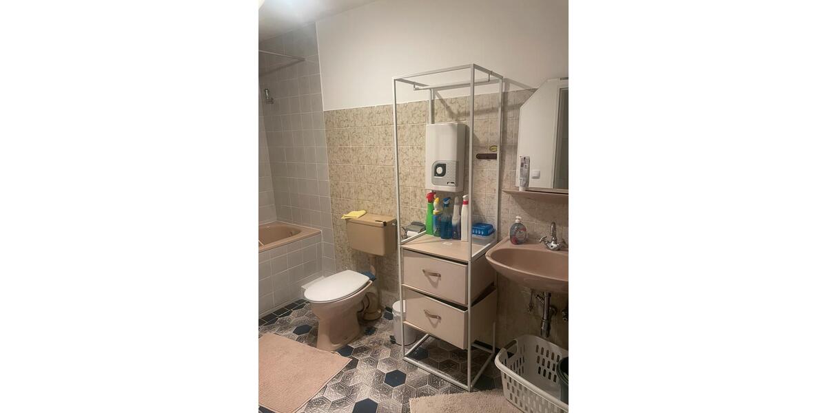 Möbliertes Zimmer für Studenten- Souterrain 1 zimmer