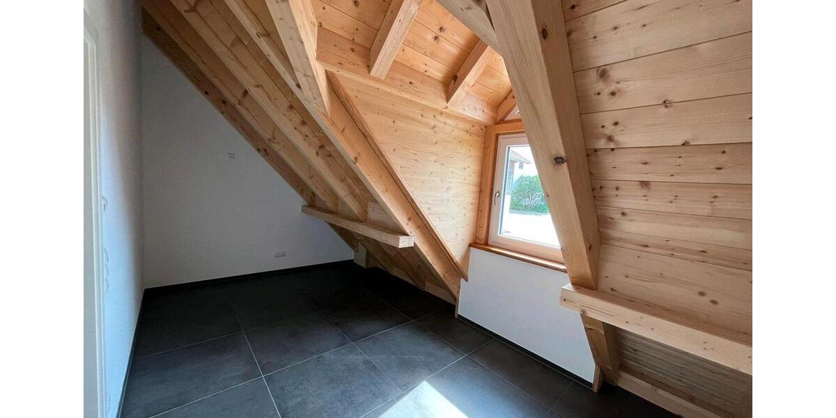 Dachgeschoßwohnung Finning - 3 Zimmer, 67 m&sup2;, 1.220&euro; | Angebot:26422266