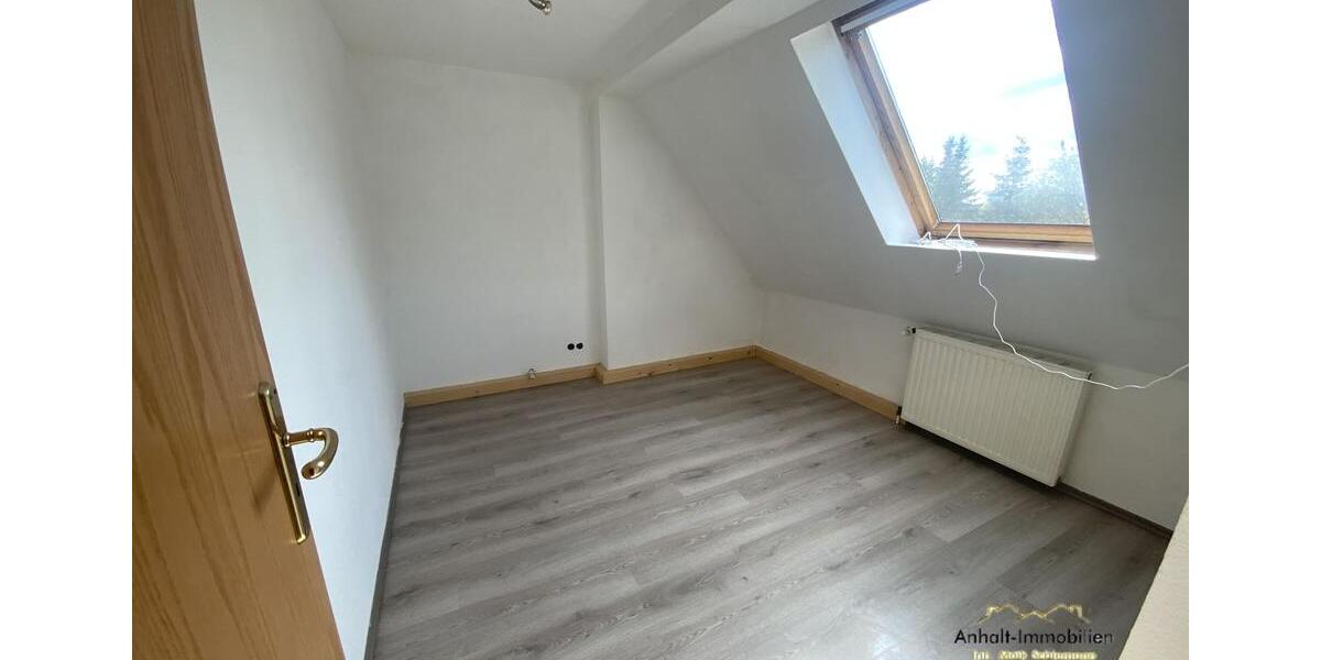 Dachgeschoßwohnung Bitterfeld-Wolfen Holzweißig - 3 Zimmer, 68 m&sup2;, 520&euro; | Angebot:24933906