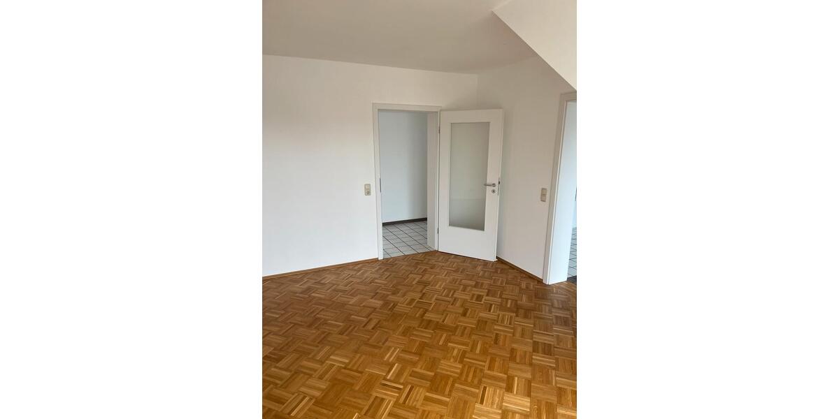 Dachgeschoßwohnung Mücke - 4 Zimmer, 75 m&sup2;, 800&euro; | Angebot:25656942