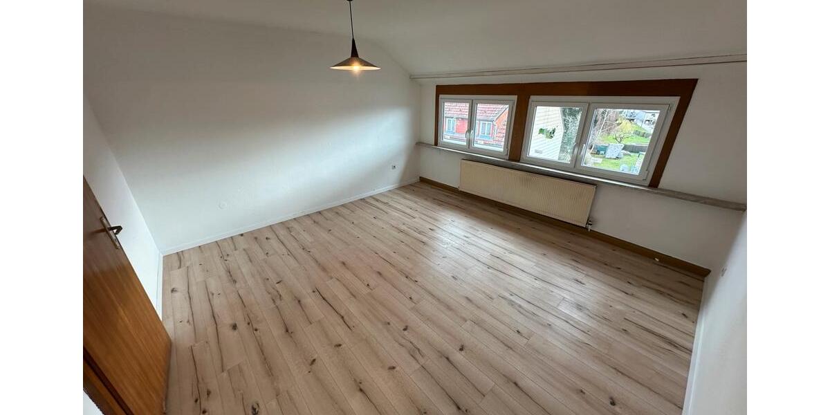 Dachgeschoßwohnung Marpingen - 3 Zimmer, 90 m&sup2;, 730&euro; | Angebot:26021107